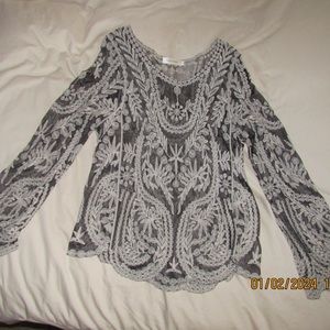 Women’s size medium gorgeous black and gray top. EUC. SIMPLY COUTURE